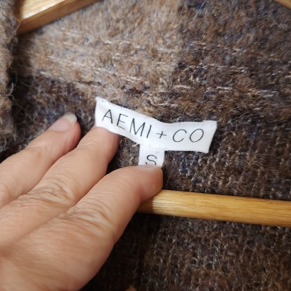 Aemi + Co. Sweater - Size Small brown colors thick long sweater with pockets - Picture 3 of 5